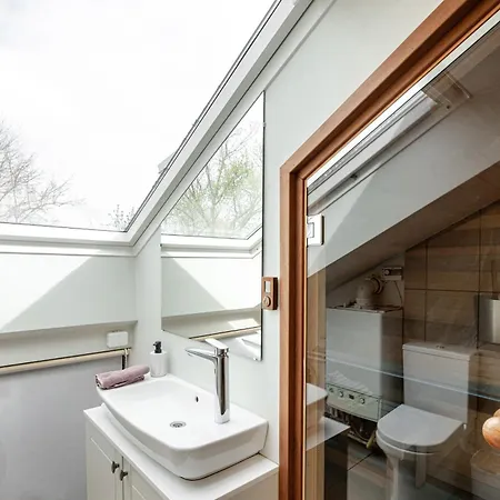 Airhome - Owl's Nest Apartment *