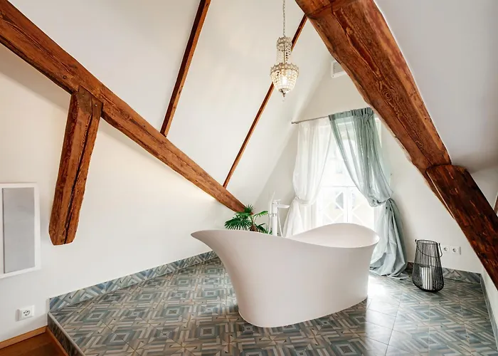 Airhome - Owl's Nest Apartment *