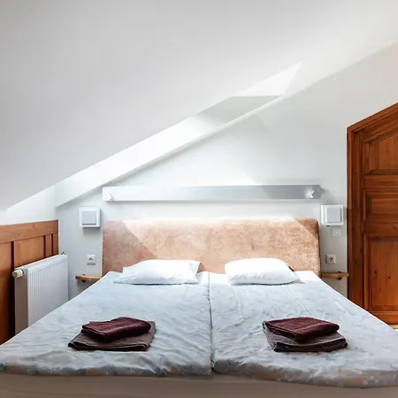 Airhome - Owl's Nest Apartman